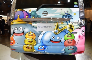 日産セレナと「ドラゴンクエスト」のコラボによるラッピングカーが 