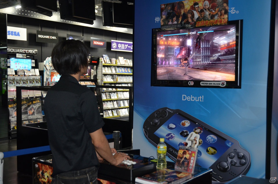 ファンと一緒に作っていくゲームにしたい―PS3/Xbox 360「DEAD OR ALIVE 5」プロデューサー・早矢仕洋介氏によるトークショー＆店頭体験会の模様をお届け！の画像30
