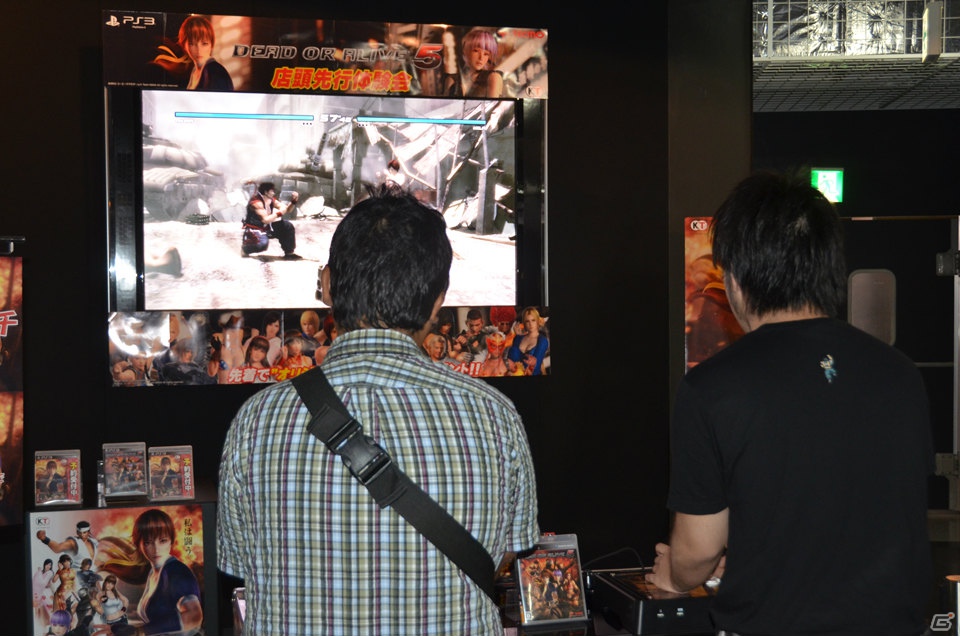 ファンと一緒に作っていくゲームにしたい―PS3/Xbox 360「DEAD OR ALIVE 5」プロデューサー・早矢仕洋介氏によるトークショー＆店頭体験会の模様をお届け！の画像34