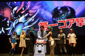 【TGS 2012】一般デーで実施される「ドラゴンコレクション」などのソーシャルコンテンツ連動企画「メカドレイク撃退大作戦」の実演が行われたKONAMI「ソーシャルコンテンツステージ」レポートの画像2