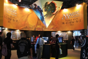 【TGS 2012】「マジック:ザ・ギャザリング」のビデオゲームシリーズ「デュエルズ・オブ・ザ・プレインズウォーカーズ2013」が出展された「ウィザーズ・オブ・ザ・コースト」ブースレポートの画像2