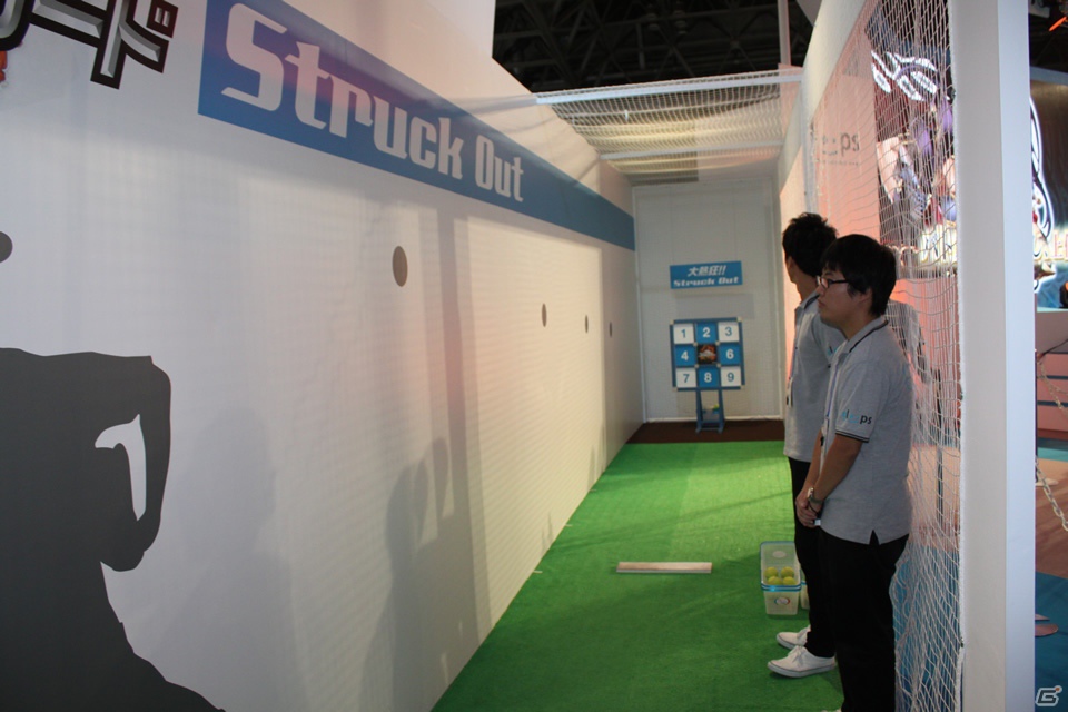 【TGS 2012】「大激突！！ガーディアンブレイク」や「大熱狂！！プロ野球カード」の試遊台とストラックアウトを設置した「gloops」ブースレポートの画像12