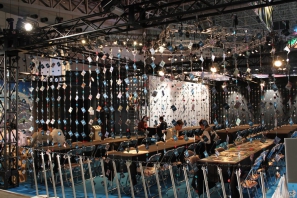 【TGS 2012】スマートフォン向けタイトルの試遊台に加えてカードゲームのデュエルスペースやプロレスのリングが設置された「ブシロード」ブースレポートの画像7