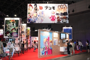 【TGS 2012】スマートフォン向けタイトルの試遊台に加えてカードゲームのデュエルスペースやプロレスのリングが設置された「ブシロード」ブースレポートの画像8