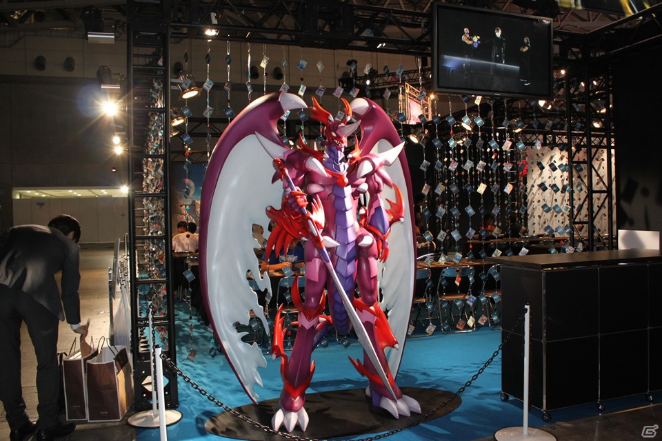 【TGS 2012】スマートフォン向けタイトルの試遊台に加えてカードゲームのデュエルスペースやプロレスのリングが設置された「ブシロード」ブースレポートの画像5