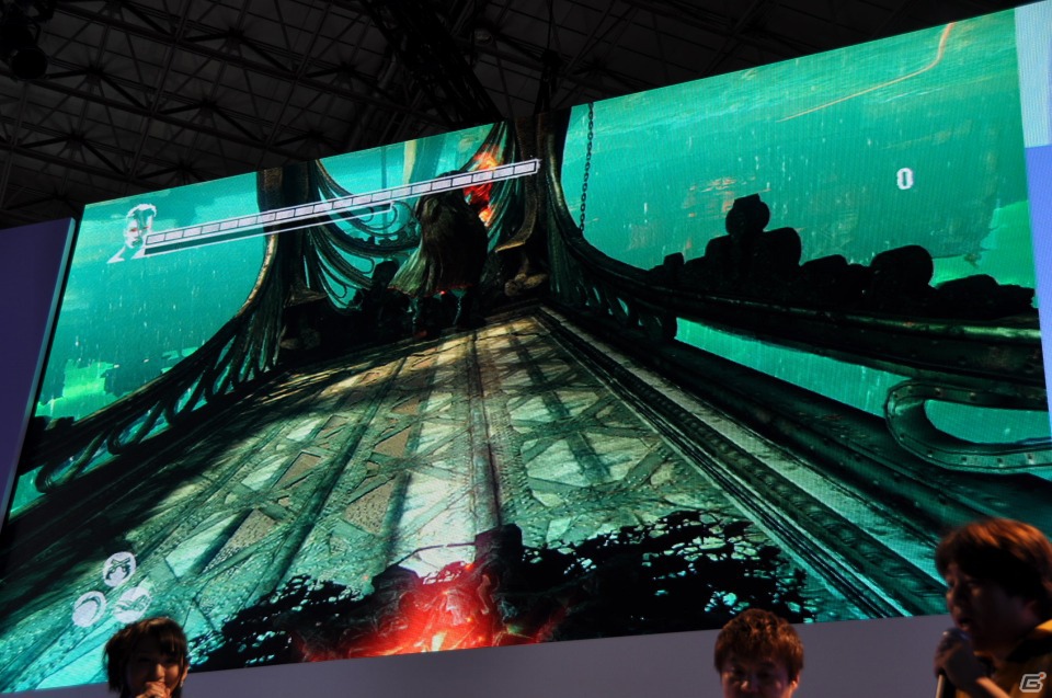 【TGS 2012】「DmC デビル メイ クライ」真紅の両腕で敵を粉砕する新武器「エリクス」の威力とは？ニュース番組に入り込む新ステージやCGムービーも国内初公開の画像21
