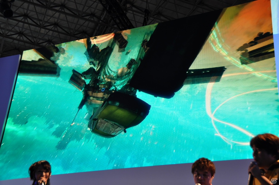 【TGS 2012】「DmC デビル メイ クライ」真紅の両腕で敵を粉砕する新武器「エリクス」の威力とは？ニュース番組に入り込む新ステージやCGムービーも国内初公開の画像22