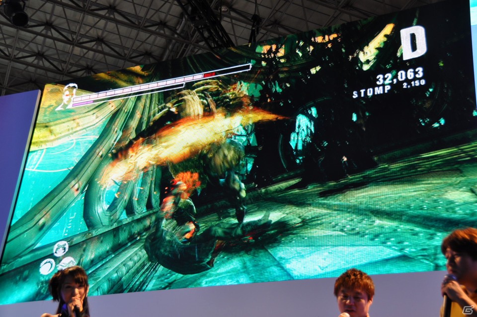 【TGS 2012】「DmC デビル メイ クライ」真紅の両腕で敵を粉砕する新武器「エリクス」の威力とは？ニュース番組に入り込む新ステージやCGムービーも国内初公開の画像38