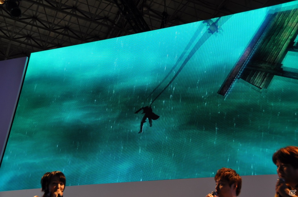 【TGS 2012】「DmC デビル メイ クライ」真紅の両腕で敵を粉砕する新武器「エリクス」の威力とは？ニュース番組に入り込む新ステージやCGムービーも国内初公開の画像61