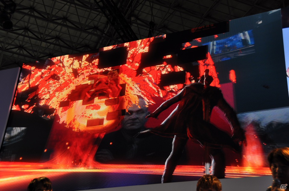 【TGS 2012】「DmC デビル メイ クライ」真紅の両腕で敵を粉砕する新武器「エリクス」の威力とは？ニュース番組に入り込む新ステージやCGムービーも国内初公開の画像76