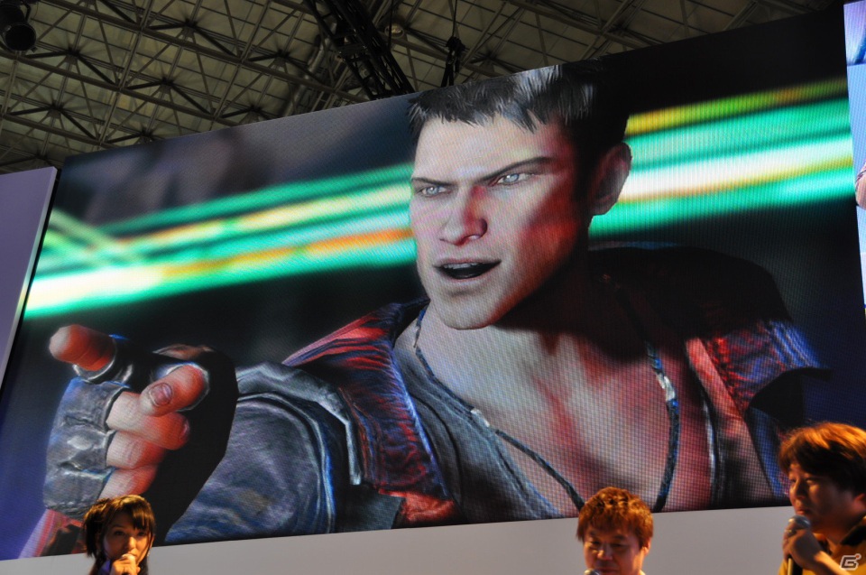 【TGS 2012】「DmC デビル メイ クライ」真紅の両腕で敵を粉砕する新武器「エリクス」の威力とは？ニュース番組に入り込む新ステージやCGムービーも国内初公開の画像86