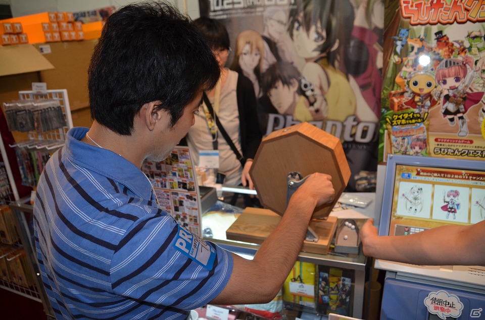 【TGS 2012】TOYPLAブースでは天使たちがお出迎え！PS3「神様と運命革命のパラドクス」のくじ引き抽選会を先行体験の画像5