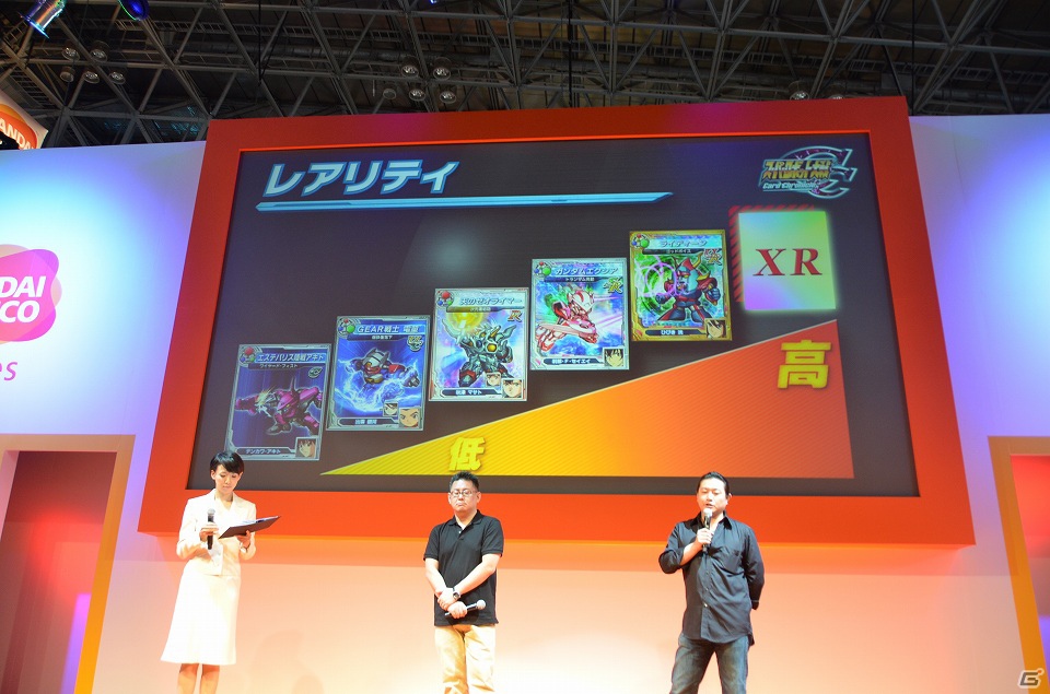 【TGS 2012】東京メトロ8駅で「スパロボOG」のポスターが！佐山彩香さんの水着姿も堪能できた「スーパーロボット大戦Card Chronicle」＆イベント告知ステージの画像4