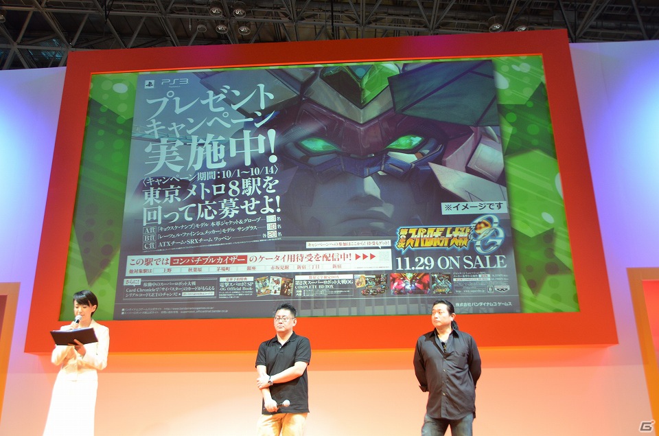 【TGS 2012】東京メトロ8駅で「スパロボOG」のポスターが！佐山彩香さんの水着姿も堪能できた「スーパーロボット大戦Card Chronicle」＆イベント告知ステージの画像9