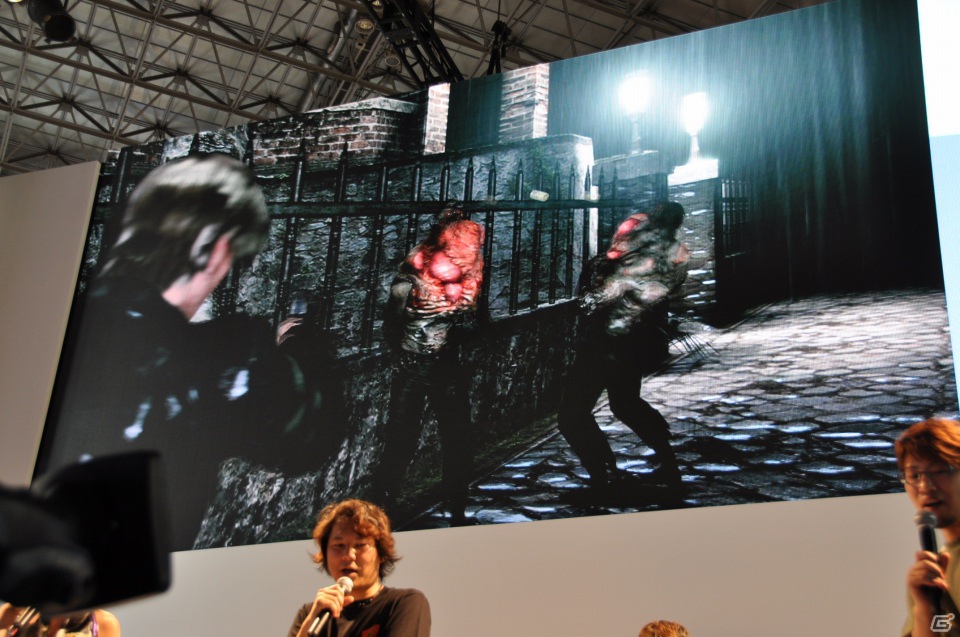 【TGS 2012】「バイオハザード6」周囲のゾンビを活性化させるクリーチャーの叫び声に震撼せよ！エージェントハントの模様も実機プレイデモで披露の画像62