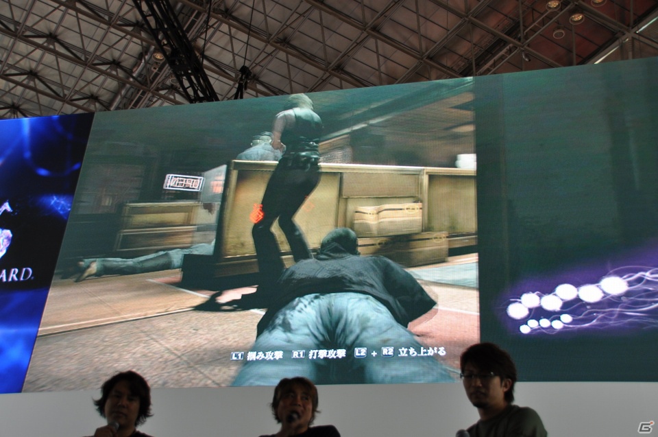 【TGS 2012】「バイオハザード6」周囲のゾンビを活性化させるクリーチャーの叫び声に震撼せよ！エージェントハントの模様も実機プレイデモで披露の画像68