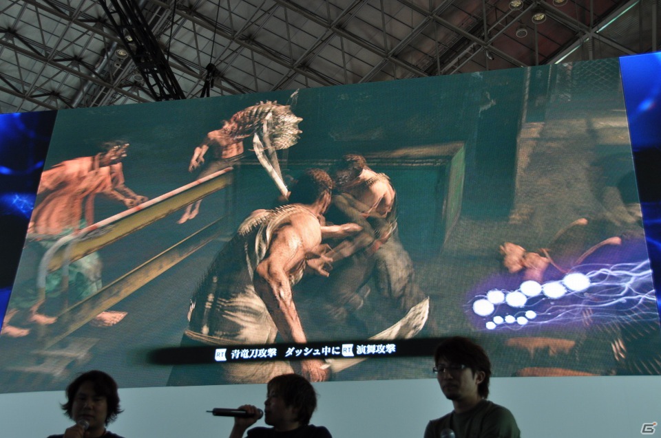 【TGS 2012】「バイオハザード6」周囲のゾンビを活性化させるクリーチャーの叫び声に震撼せよ！エージェントハントの模様も実機プレイデモで披露の画像79