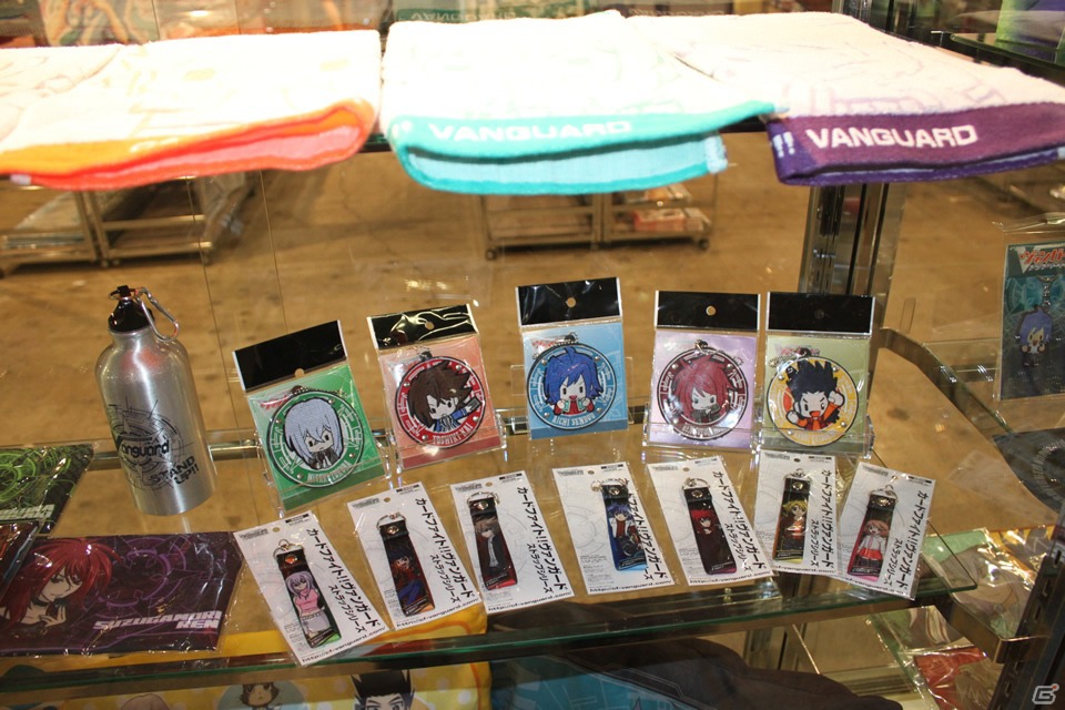 【TGS 2012】ゲーム関連グッズや音楽CDなどが盛りだくさんな物販コーナーレポートの画像2