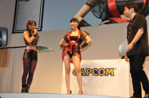 【TGS 2012】新感覚パズルゲーム「忍者アームズ」グラドルの森下悠里さんがセクシーなくノ一衣装で実機プレイ！サテライト制作のアニメを収録した新PVも公開の画像5