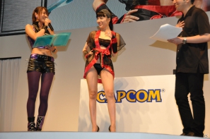 【TGS 2012】新感覚パズルゲーム「忍者アームズ」グラドルの森下悠里さんがセクシーなくノ一衣装で実機プレイ！サテライト制作のアニメを収録した新PVも公開の画像9