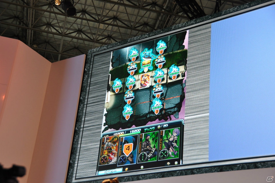 【TGS 2012】新感覚パズルゲーム「忍者アームズ」グラドルの森下悠里さんがセクシーなくノ一衣装で実機プレイ！サテライト制作のアニメを収録した新PVも公開の画像23