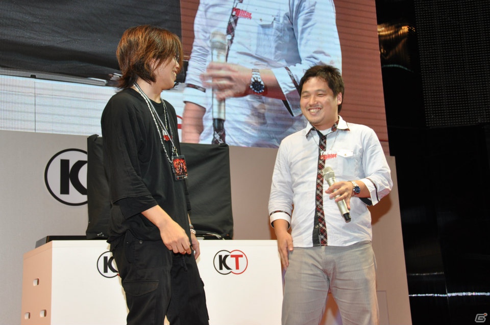 【TGS 2012】新堀ディレクターのガッツポーズも！「DEAD OR ALIVE 5」発売前だが高レベルの闘いが繰り広げられたエキシビションマッチレポートの画像123
