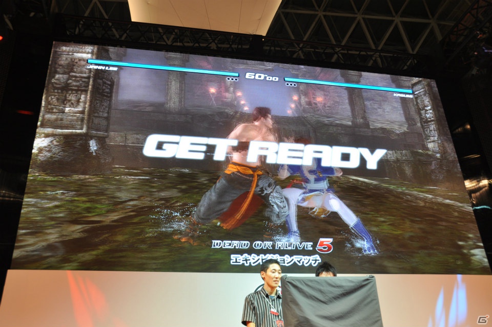 【TGS 2012】新堀ディレクターのガッツポーズも！「DEAD OR ALIVE 5」発売前だが高レベルの闘いが繰り広げられたエキシビションマッチレポートの画像22