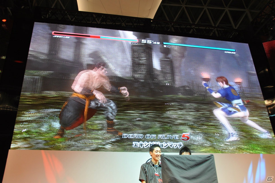 【TGS 2012】新堀ディレクターのガッツポーズも！「DEAD OR ALIVE 5」発売前だが高レベルの闘いが繰り広げられたエキシビションマッチレポートの画像30