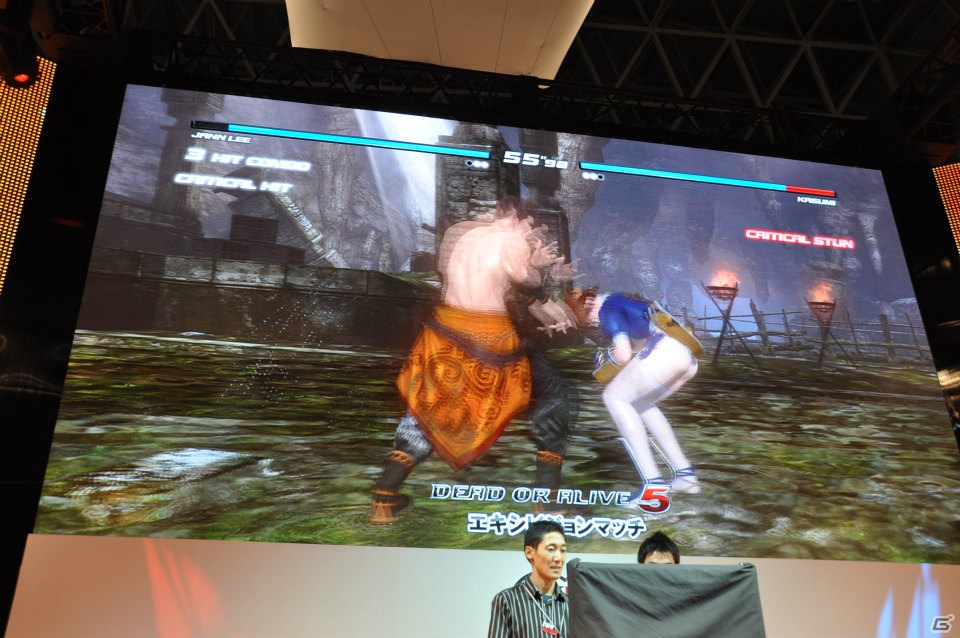 【TGS 2012】新堀ディレクターのガッツポーズも！「DEAD OR ALIVE 5」発売前だが高レベルの闘いが繰り広げられたエキシビションマッチレポートの画像36