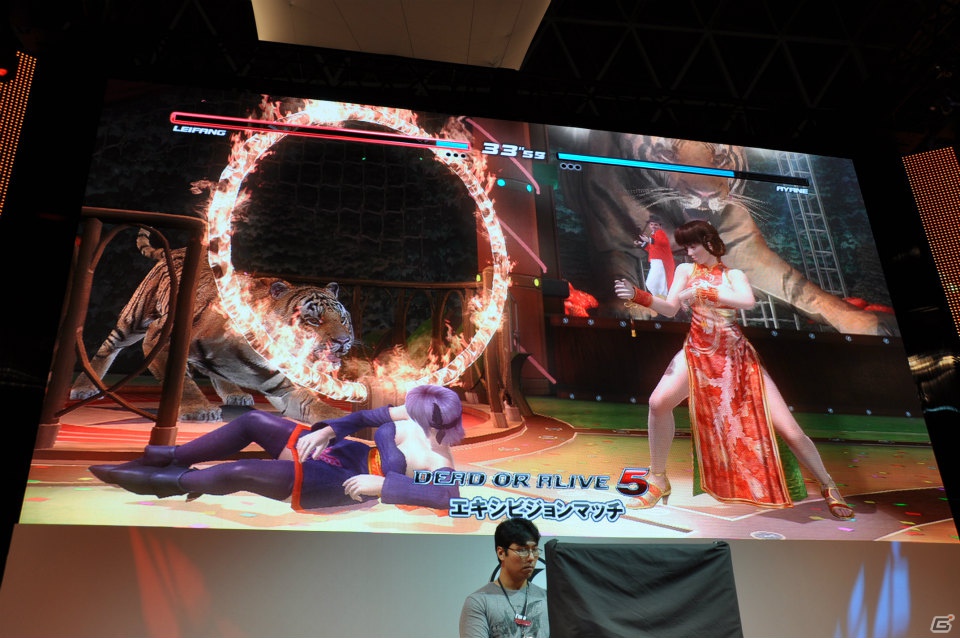 【TGS 2012】新堀ディレクターのガッツポーズも！「DEAD OR ALIVE 5」発売前だが高レベルの闘いが繰り広げられたエキシビションマッチレポートの画像57