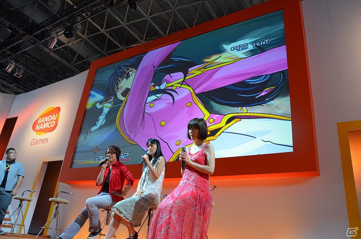 【TGS 2012】ディレクター・森住氏が100コンボプレイを披露！置鮎龍太郎さん、横山智佐さん、浅野真澄さんも駆け付けた「プロジェクト クロスゾーン」スペシャルクロスオーバーステージレポの画像12