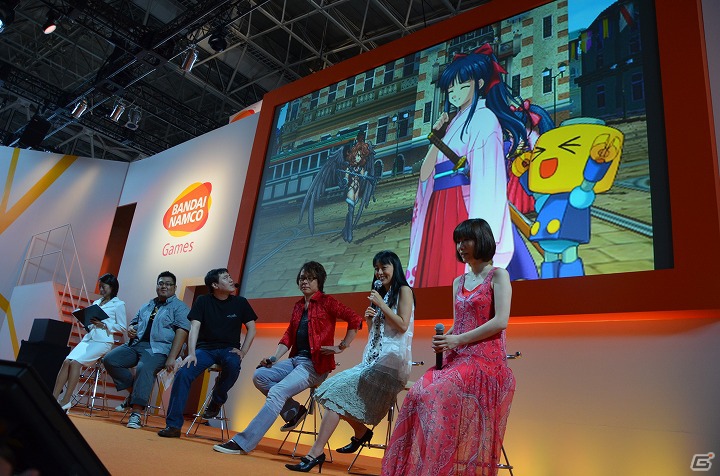 【TGS 2012】ディレクター・森住氏が100コンボプレイを披露！置鮎龍太郎さん、横山智佐さん、浅野真澄さんも駆け付けた「プロジェクト クロスゾーン」スペシャルクロスオーバーステージレポの画像15
