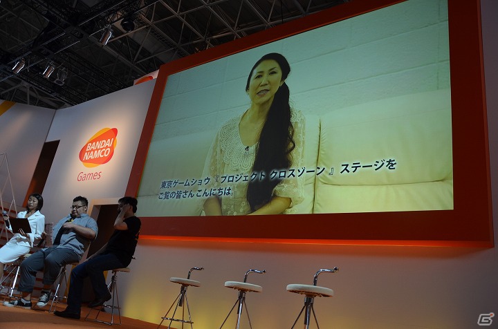 【TGS 2012】ディレクター・森住氏が100コンボプレイを披露！置鮎龍太郎さん、横山智佐さん、浅野真澄さんも駆け付けた「プロジェクト クロスゾーン」スペシャルクロスオーバーステージレポの画像3