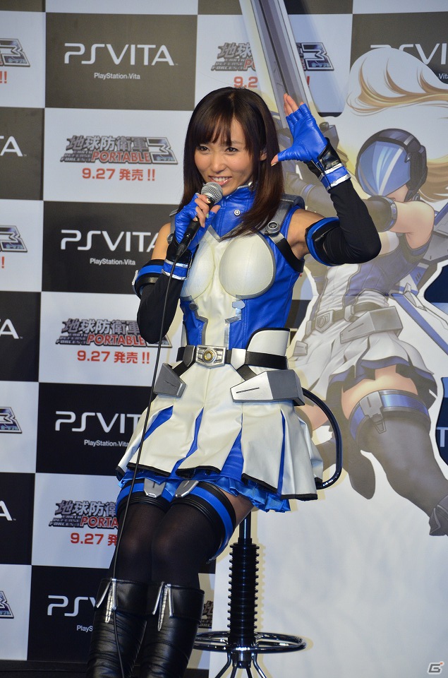 吉木りささんがペイルウイングの姿で登場―デビュー作から地球を守ってきた河崎実監督も登壇した「地球防衛軍3 ポータブル THE COMMERCIAL」完成披露会レポートの画像10