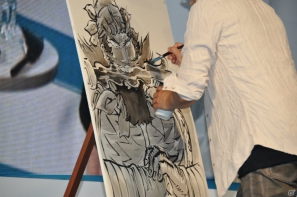 【TGS 2012】島本和彦先生が汗だくで描く力強い「張飛」にどんどん命が吹き込まれるッ！サービスでコンパニオンも直筆イラストに！？の画像14