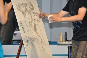 【TGS 2012】島本和彦先生が汗だくで描く力強い「張飛」にどんどん命が吹き込まれるッ！サービスでコンパニオンも直筆イラストに！？の画像24