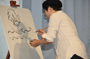 【TGS 2012】島本和彦先生が汗だくで描く力強い「張飛」にどんどん命が吹き込まれるッ！サービスでコンパニオンも直筆イラストに！？の画像7