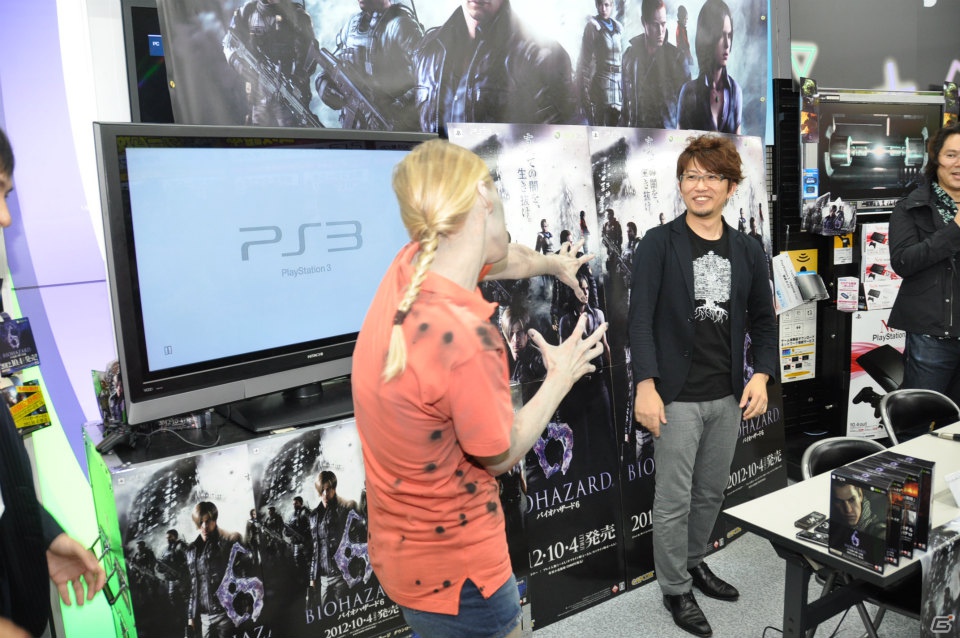 PS3/Xbox 360「バイオハザード6」売り場にゾンビ化したリズが乱入！？シリーズ初めての人も往年のファンもどちらも楽しめる最高傑作に！発売記念イベントレポの画像6