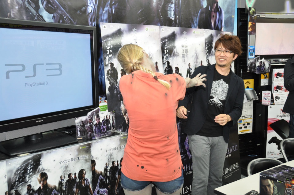 PS3/Xbox 360「バイオハザード6」売り場にゾンビ化したリズが乱入！？シリーズ初めての人も往年のファンもどちらも楽しめる最高傑作に！発売記念イベントレポの画像7