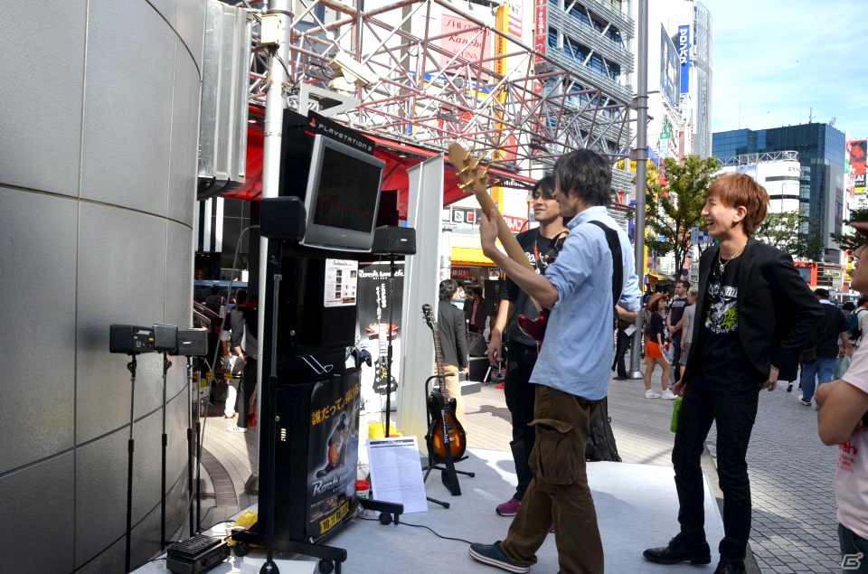 お笑いコンビ・ダイノジによるハイテンション・エアギターも炸裂！PS3/Xbox 360「ロックスミス」体験会イベントをレポートの画像1