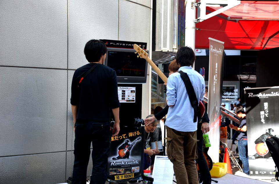 お笑いコンビ・ダイノジによるハイテンション・エアギターも炸裂！PS3/Xbox 360「ロックスミス」体験会イベントをレポートの画像2