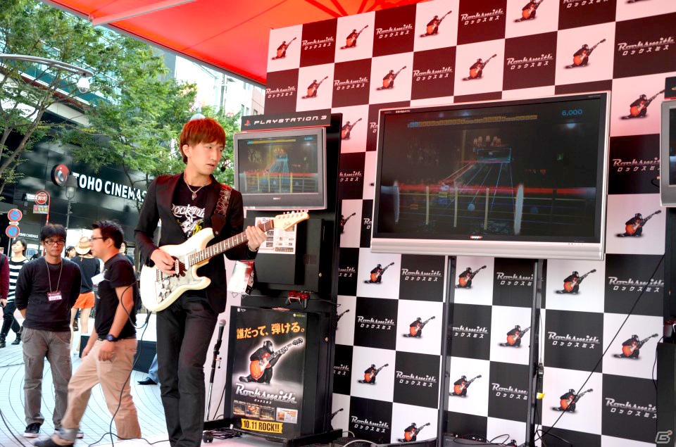 お笑いコンビ・ダイノジによるハイテンション・エアギターも炸裂！PS3/Xbox 360「ロックスミス」体験会イベントをレポートの画像5