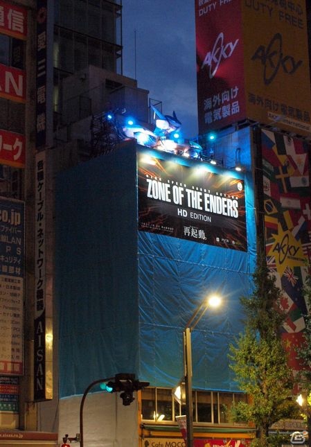 PS3/Xbox 360「ZONE OF THE ENDERS HD EDITION」秋葉原に巨大ジェフティが出現！HD（はいだらー！）にちなんだ外付けHDDプレゼントキャンペーンもスタートの画像1