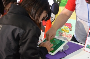 【G-STAR 2012】「TINY FARM」などのスマートフォンアプリがプレイアブル出展！アトラクションも盛り上がりを見せていたCom2uSブースレポートの画像11