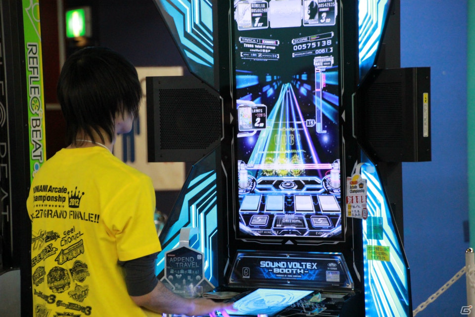 【KAC 2012】「SOUND VOLTEX BOOTH」「REFLEC BEAT limelight」「beatmania IIDX 20 tricoro」決勝ラウンドが開催、最終日もスーパープレイが続出！の画像14