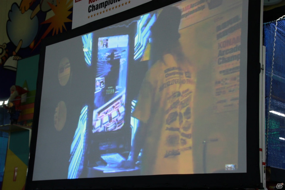 【KAC 2012】「SOUND VOLTEX BOOTH」「REFLEC BEAT limelight」「beatmania IIDX 20 tricoro」決勝ラウンドが開催、最終日もスーパープレイが続出！の画像18
