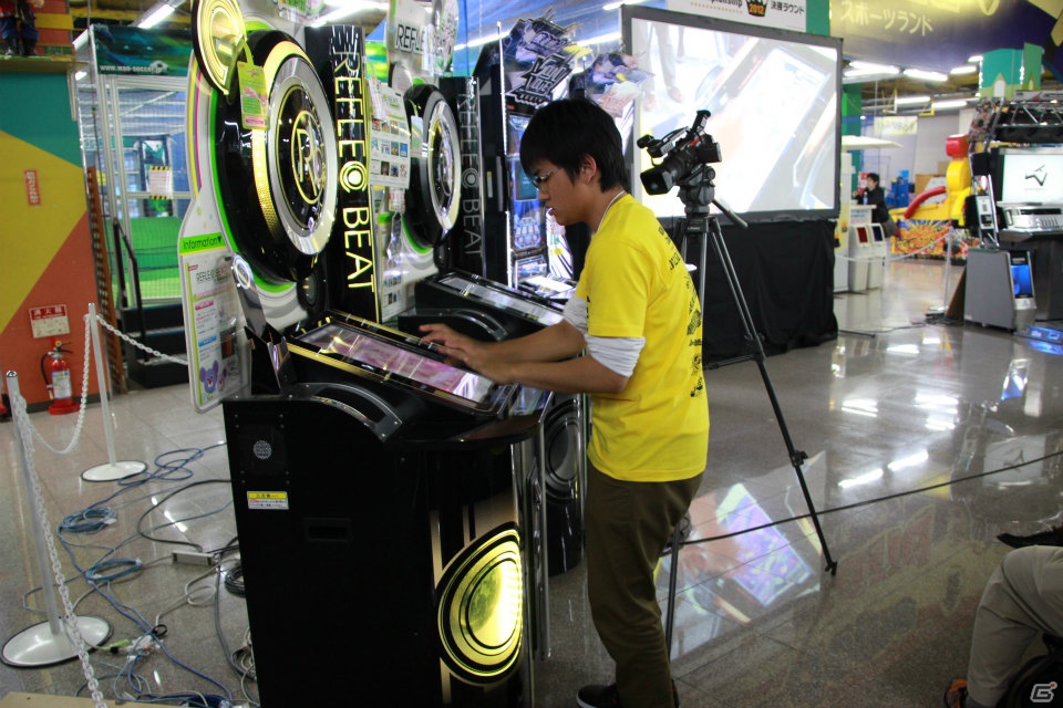 【KAC 2012】「SOUND VOLTEX BOOTH」「REFLEC BEAT limelight」「beatmania IIDX 20 tricoro」決勝ラウンドが開催、最終日もスーパープレイが続出！の画像25