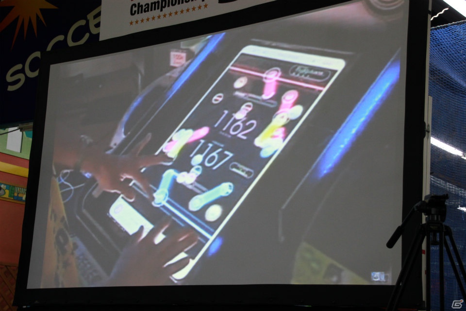 【KAC 2012】「SOUND VOLTEX BOOTH」「REFLEC BEAT limelight」「beatmania IIDX 20 tricoro」決勝ラウンドが開催、最終日もスーパープレイが続出！の画像28