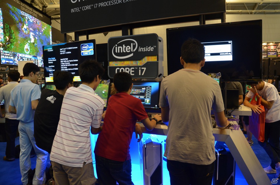 「Intel Extreme Masters Singapore」大会レポート―Intel社のGeorge Woo氏と大会にも出場したGrubby選手へのインタビューもお届けの画像14