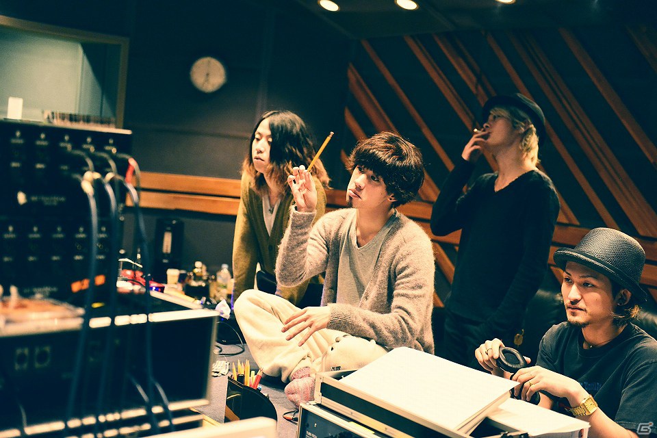 PS3/Xbox 360「DmC デビル メイ クライ」×「ONE OK ROCK」タイアップイメージソングのタイトルが「Nothing Helps」に決定！さらに「Bizarre」とのコラボレーションアクセサリー完成の画像2